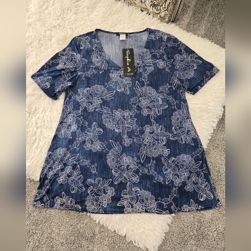 Sophie A Floral Short Sleeve Tunic Top. Size XL. New.